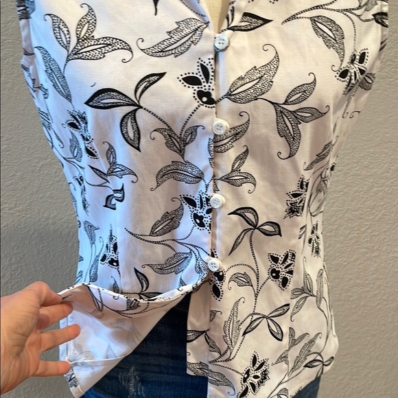 TALBOTS White and Black Sleeveless Fitted Blouse - Picture 3 of 6